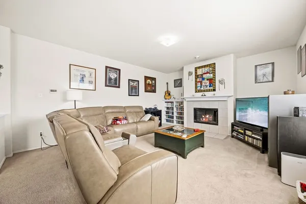 5012 MERIDIAN LN