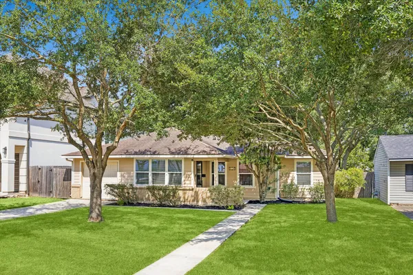 140 PAMELLIA DR