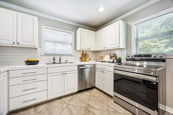 140 PAMELLIA DR
