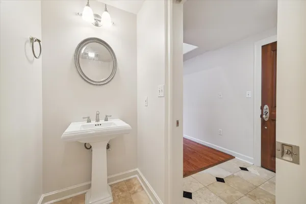 914 MAIN ST 1104