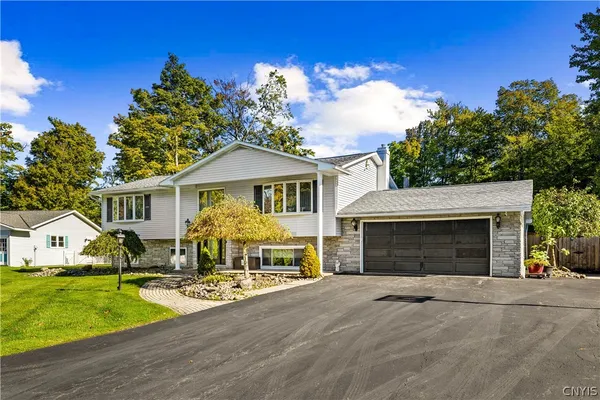 24 CHATEAU DR