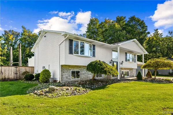 24 CHATEAU DR