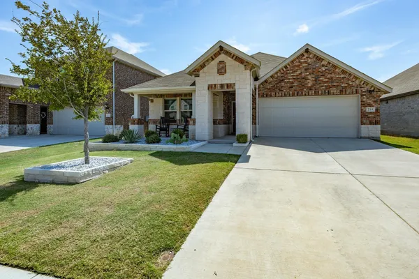 214 LUNA LN