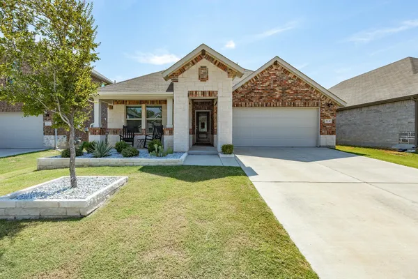 214 LUNA LN