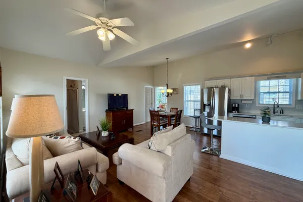 1940 RHEA DR