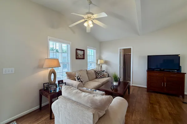 1940 RHEA DR