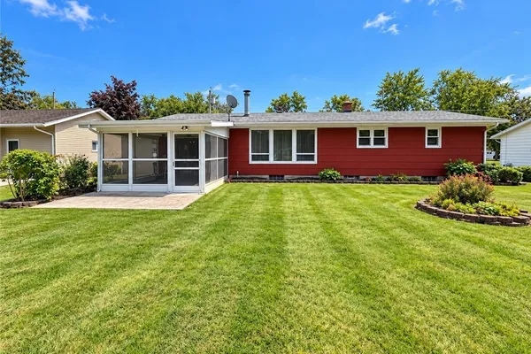 566 NORTHFIELD DR
