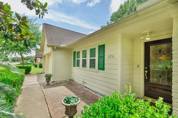 2711 QUAIL VALLEY E DR