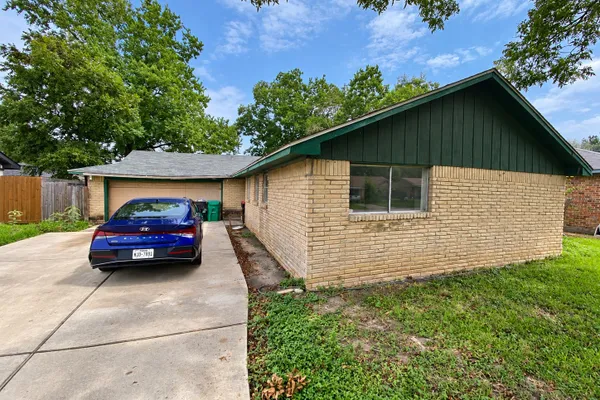 5400 HEMLOCK DR