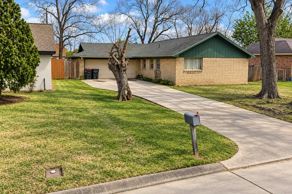5400 HEMLOCK DR