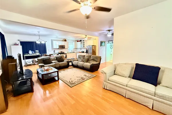 4305 AVENUE N 1/2