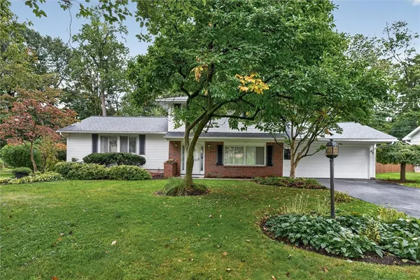 82 KENSINGTON CT