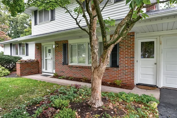 82 KENSINGTON CT