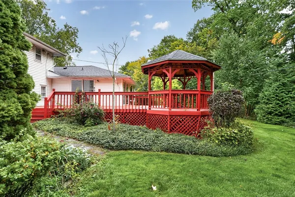 82 KENSINGTON CT
