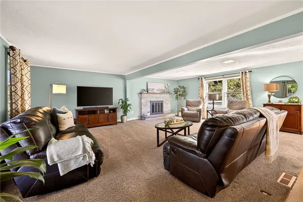 202 VINEYARD DR
