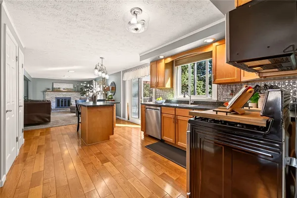 202 VINEYARD DR