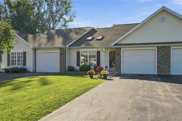 221 RAYFIELD CIR