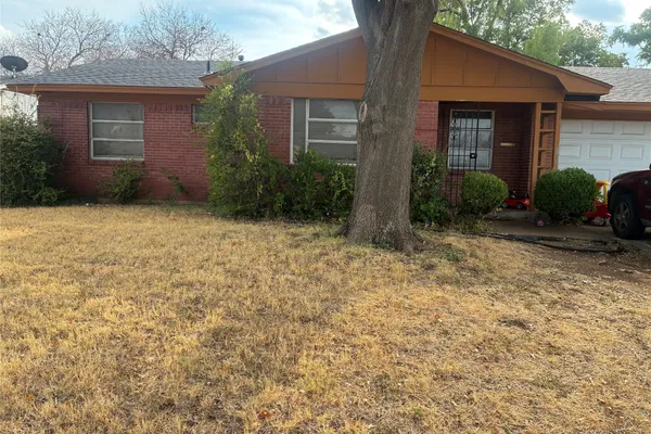 1424 CLOVERDALE DR
