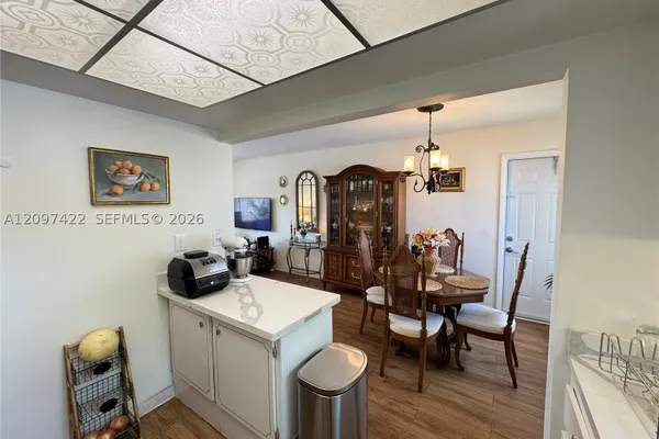 3525 POLK ST 17