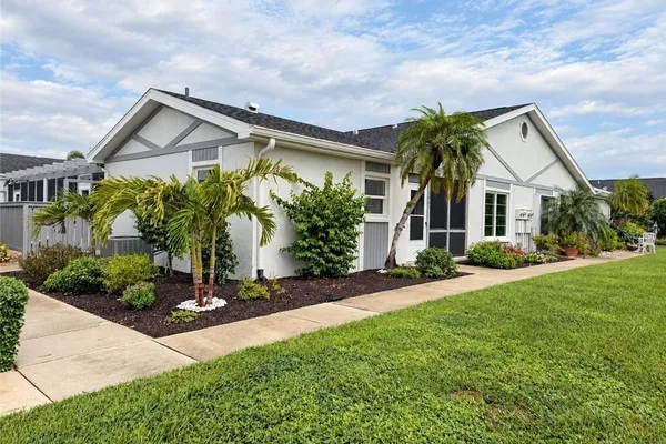 6865 SANDTRAP DR