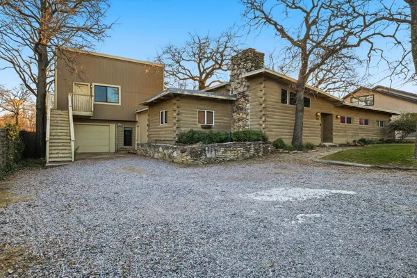 828 HIGHLAND VILLAGE RD