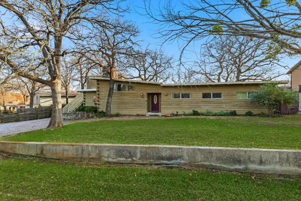 828 HIGHLAND VILLAGE RD