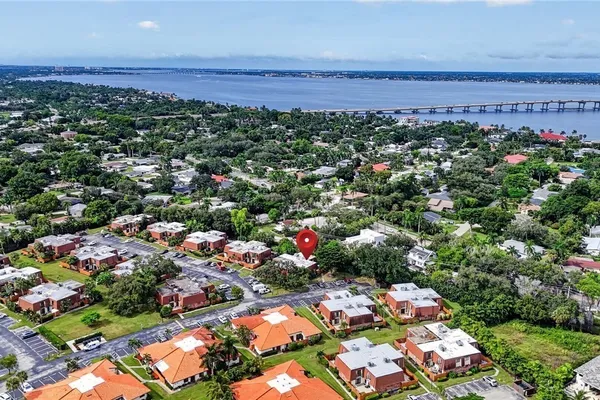 1428 PARK SHORE CIR 4