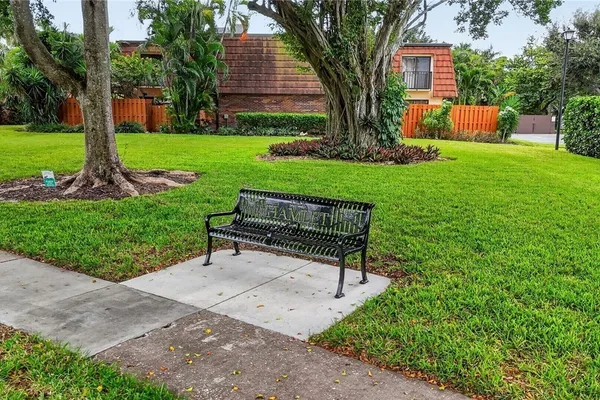 1428 PARK SHORE CIR 4