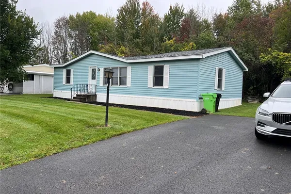 8 APPLEWOOD BLVD
