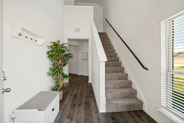 1302 ROSCOE DR