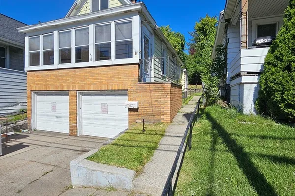 1415 BURNET AVE