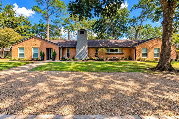 720 SURREY LN