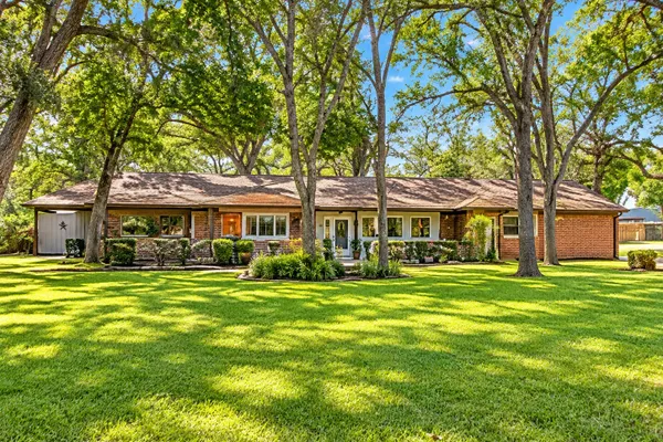 720 SURREY LN