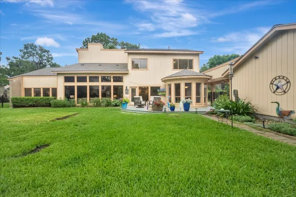 307 CRESTWOOD DR