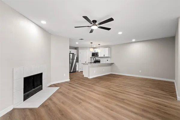 3647 CLUBVIEW DR