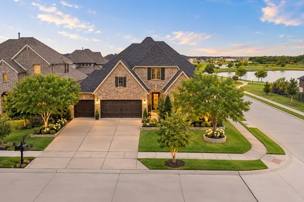 1734 ELLINGTON DR