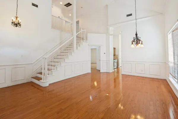 921 PARKER DR