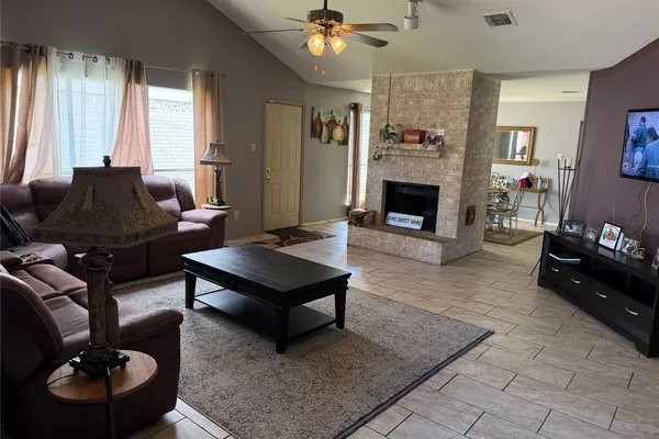 1423 HUNTERS PARK DR