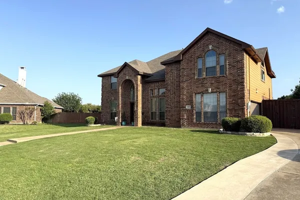 104 MISTY GLEN LN