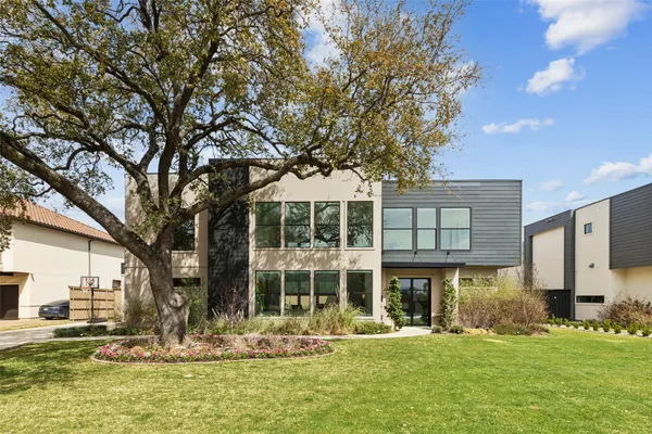 6441 ROYALTON DR