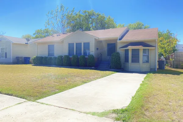 2322 FENWICK DR