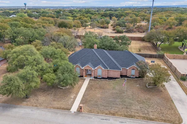 128 LAKESIDE OAKS CIR