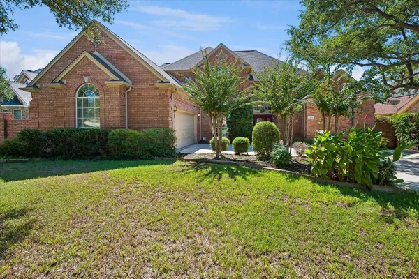 2204 CREEKSIDE CIR
