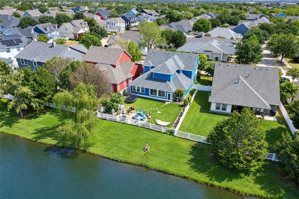 1105 WISTERIA LN
