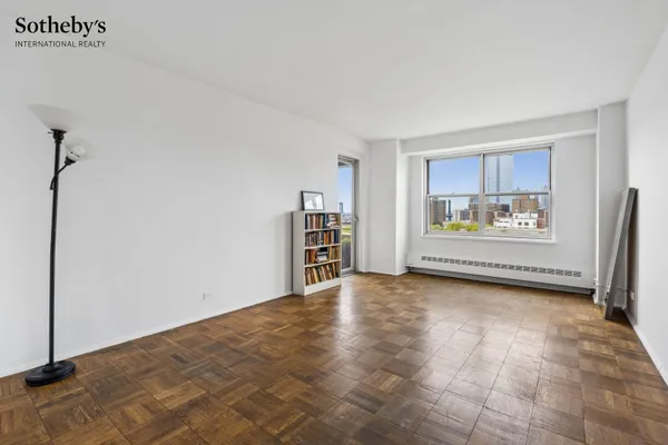 570 GRAND ST H1306