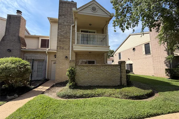 800 COUNTRY PLACE DR 205