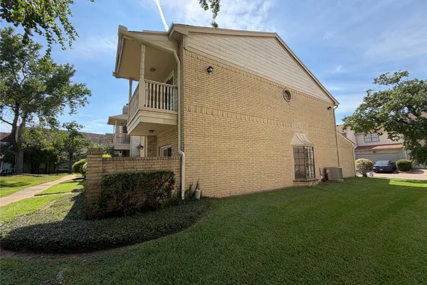800 COUNTRY PLACE DR 205
