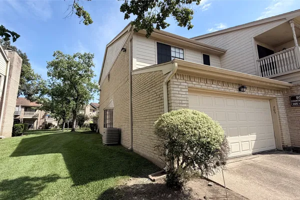 800 COUNTRY PLACE DR 205
