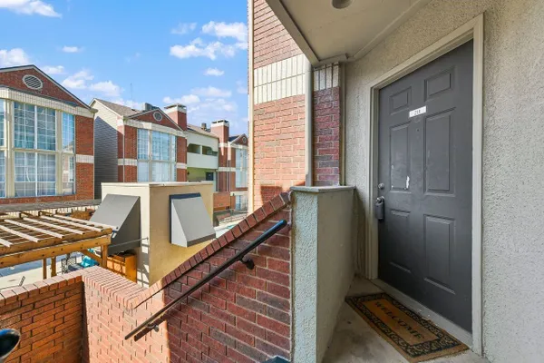 3100 COLE AVE 211