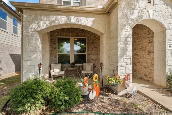 8932 WINDING VALLEY DR